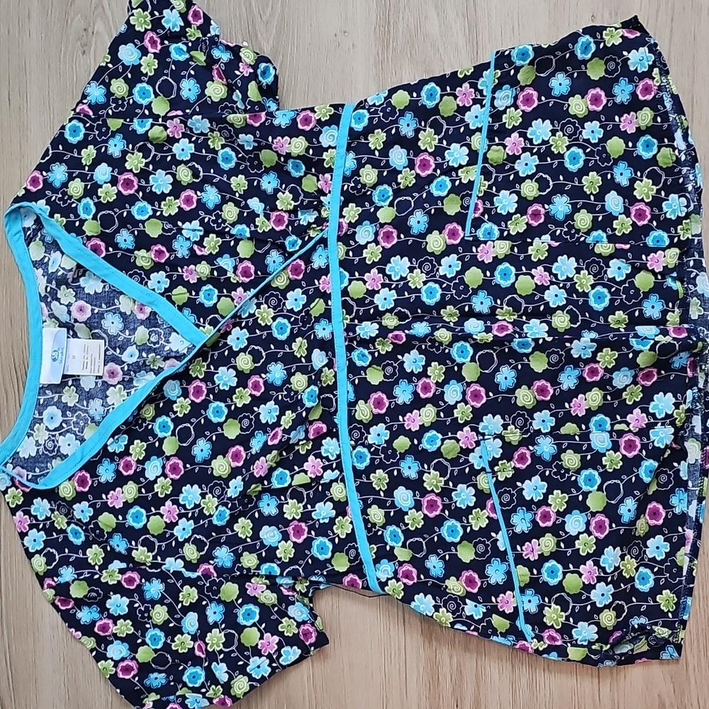 Floral Print Scrub Top with Blue Trim
